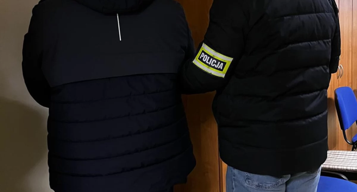 Działania służb, Nielegalne papierosy bagażniku letni obywatel Armenii zatrzymany - zdjęcie, fotografia