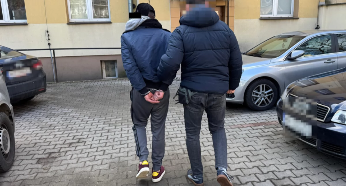 Działania służb, Pijany kierowca przyjechał komendę samochodem obywatel Białorusi zatrzymany - zdjęcie, fotografia