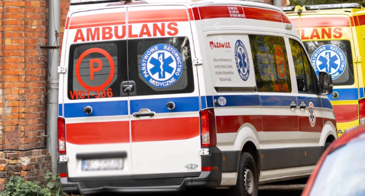 Działania służb, Nastolatek wbiegł autobus Warszawie Miał słuchawki uszach - zdjęcie, fotografia