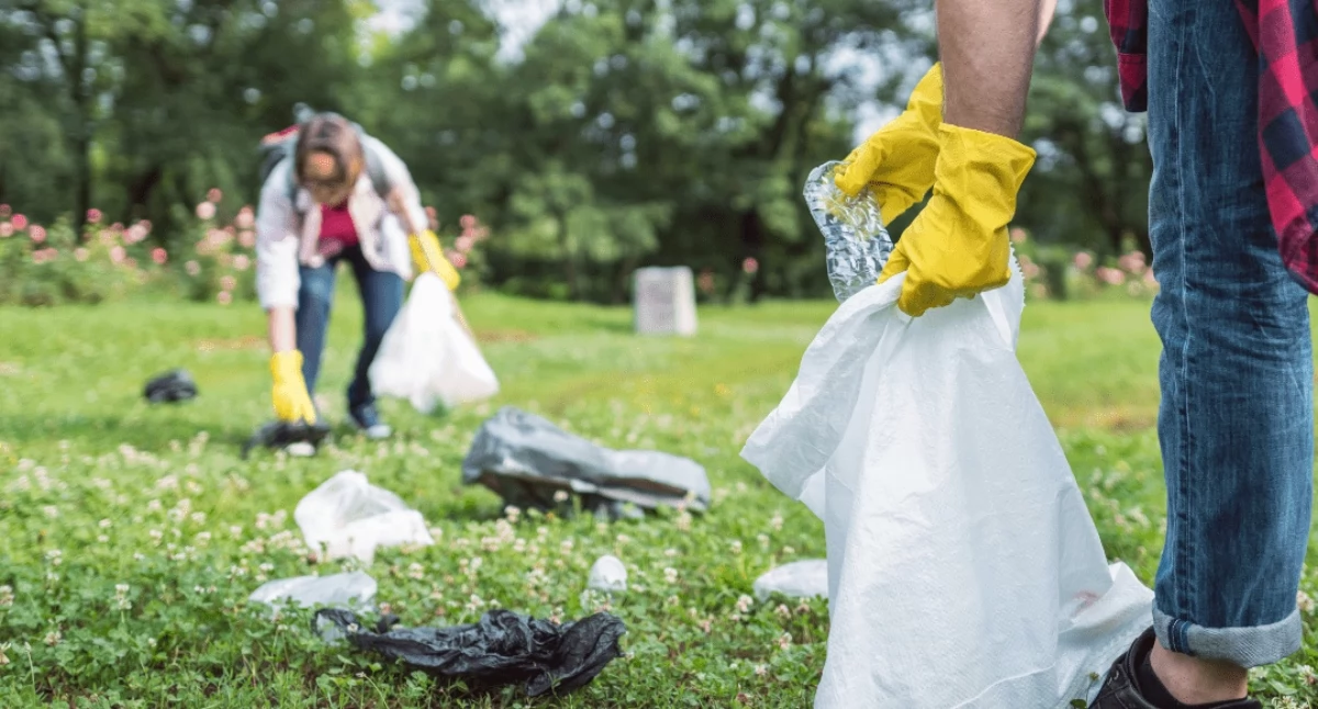 News, Ursus sprząta Dzień Ziemi! - zdjęcie, fotografia