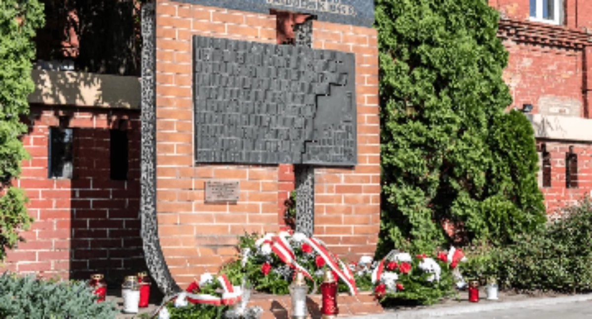 Historia, Ursus upamiętni mieszkańców Warszawy wypędzonych Powstaniu Warszawskim - zdjęcie, fotografia