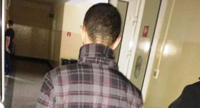Pijany 25-latek, mieszkaniec Ursusa, próbował zabić mężczyznę nożem, bo się pokłócili
