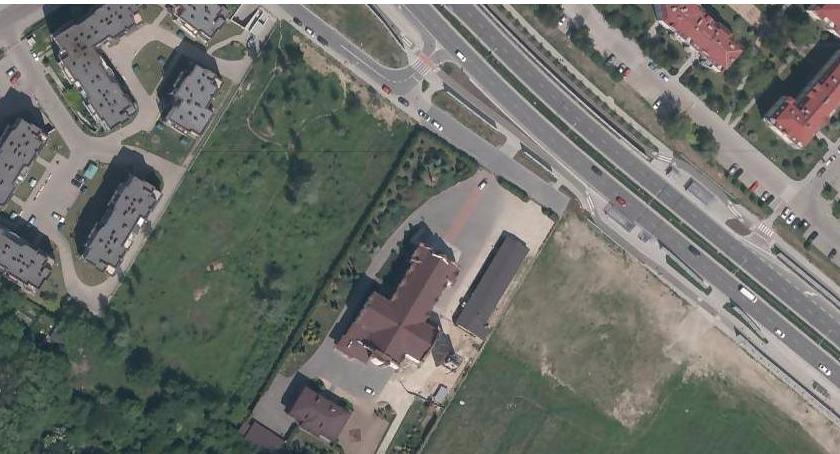 Przejście dla pieszych przy kościele Parafii Świętej Rodziny jest zamknięte do końca roku