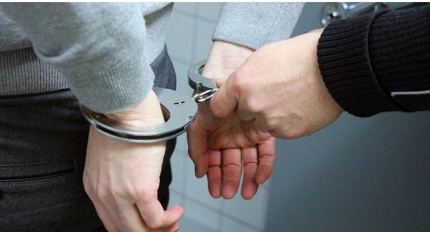 Ursuski dzielnicowy, po służbie, rozpoznał poszukiwanego sprawcę rozboju i doprowadził do zatrzymania