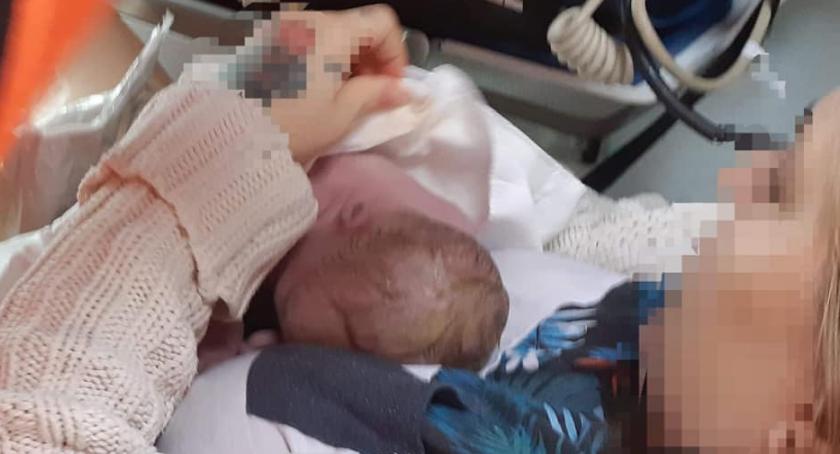 W karetce Pogotowia Ratunkowego z Ursusa przyszła na świat piękna dziewczynka!