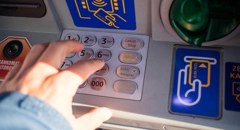 Uważaj na kody QR na bankomatach! 