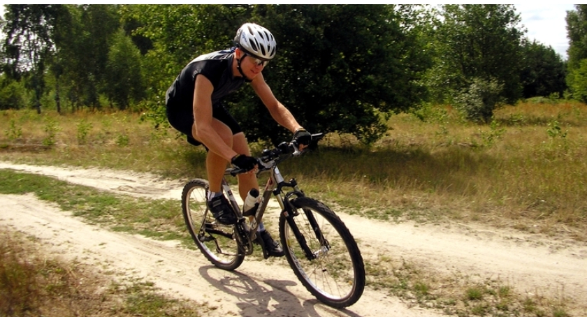 Zaczął się sezon dla cyklistów. Uciekajmy w weekendy z miasta rowerem!