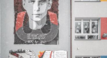 Mural Krzysztofa Kamila Baczyńskiego ozdobił jedną ze ścian budynku Szkoły Podstawowej nr 381