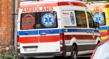 Nastolatek wbiegł w autobus w Warszawie. Miał słuchawki na uszach